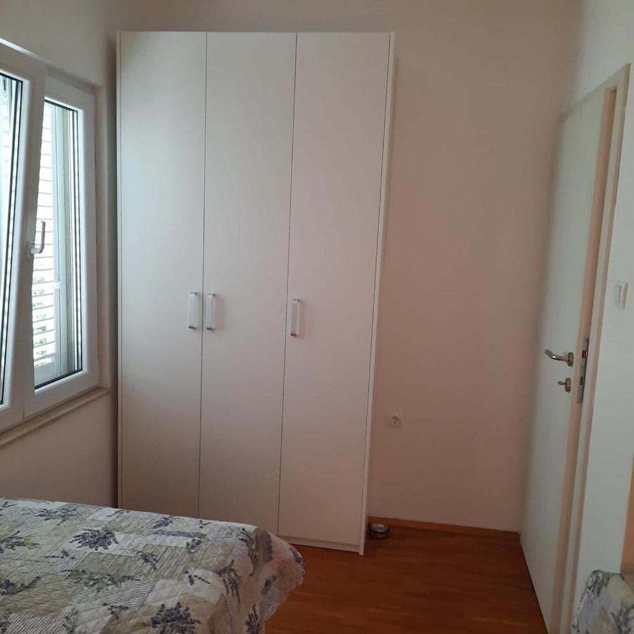 Tara'S Apartman Supetar Kültér fotó