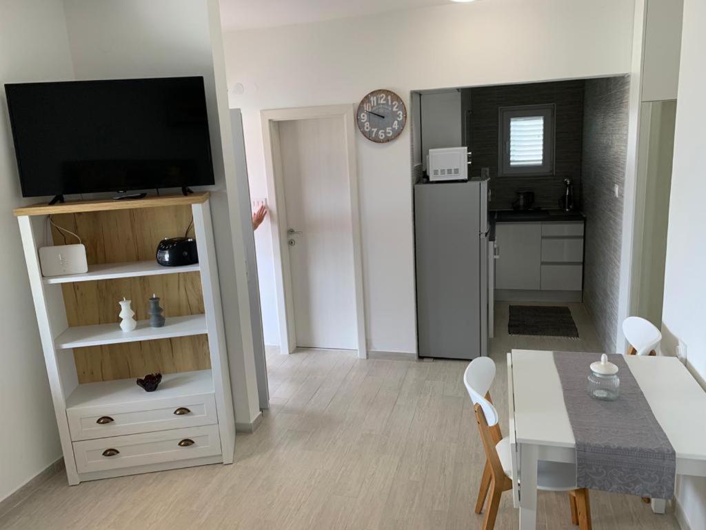 Tara'S Apartman Supetar Kültér fotó
