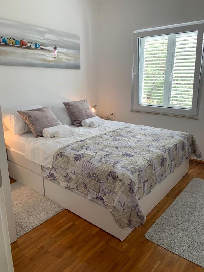 Tara'S Apartman Supetar Kültér fotó
