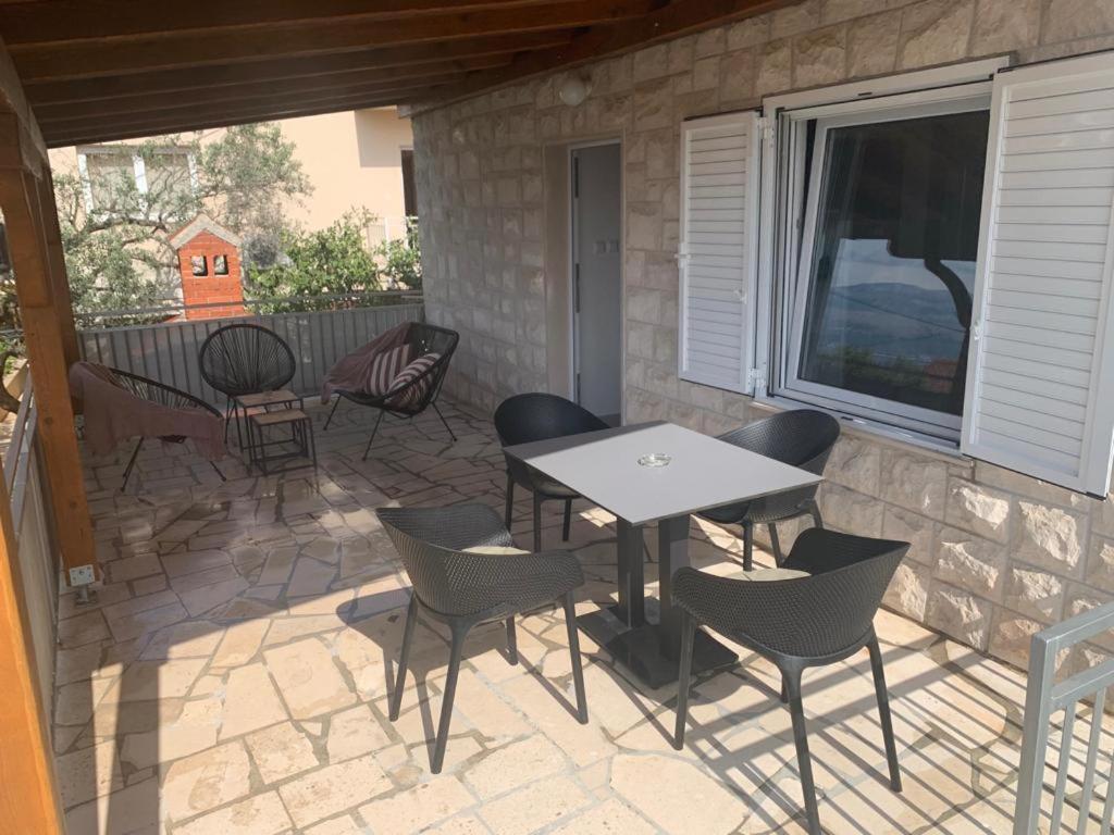 Tara'S Apartman Supetar Kültér fotó